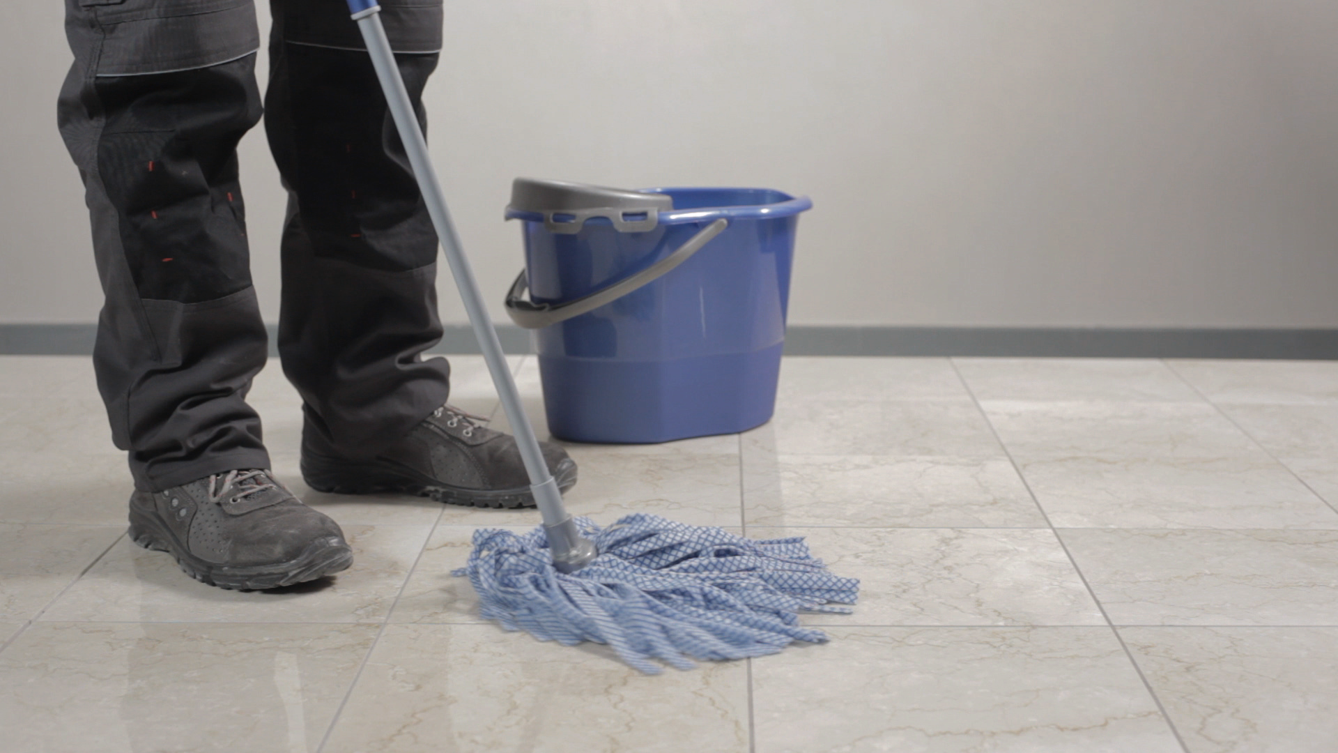 pulire il pavimento in gres la pulizia dopo posa