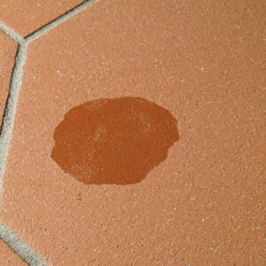 • Come togliere le macchie di olio dal pavimento in cotto
