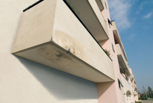 Problema de filtraciones y goteras en balcones y estancias con terrazas encima. 