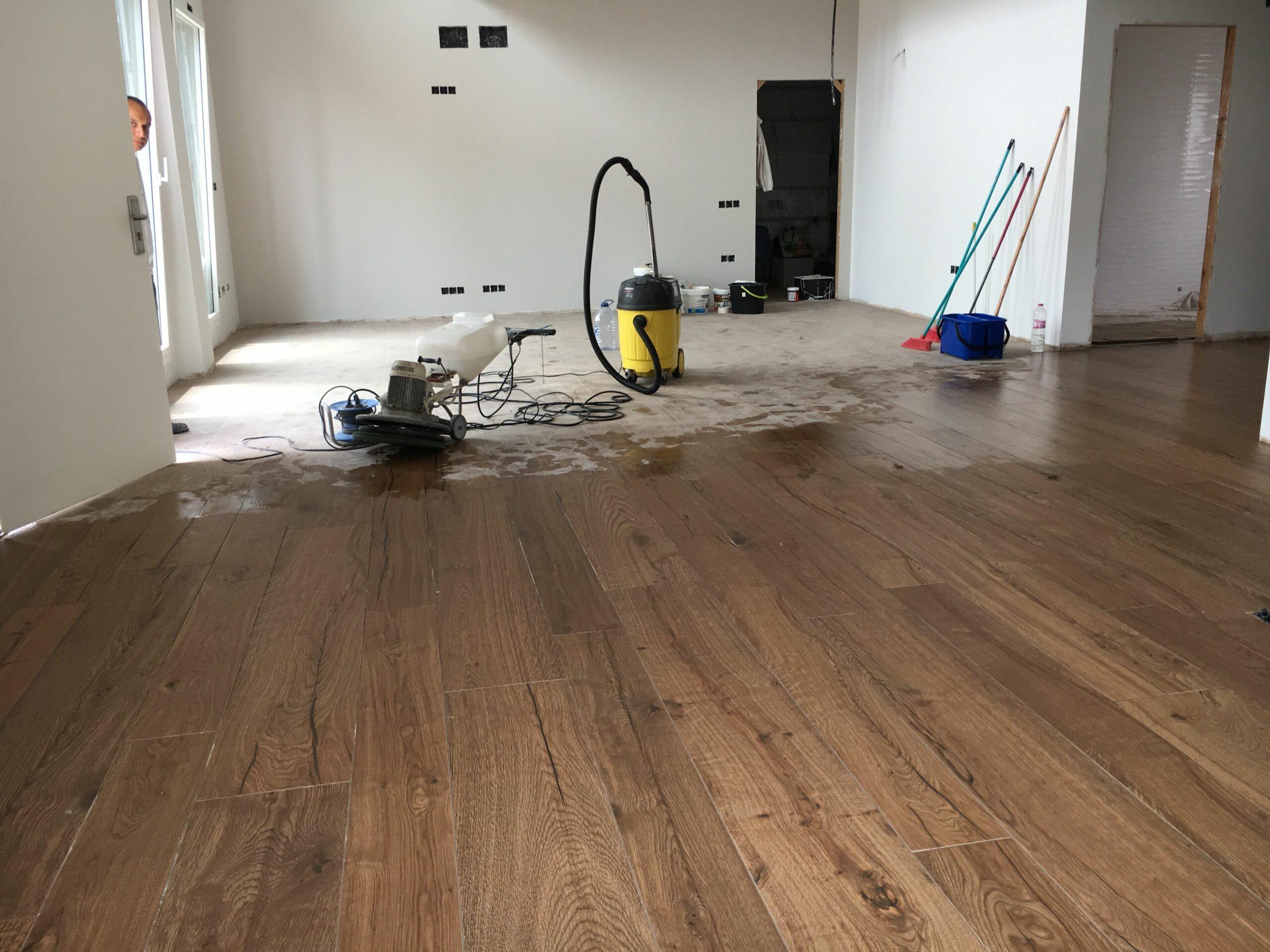 Bauendreinigung Fliesen Holzoptik