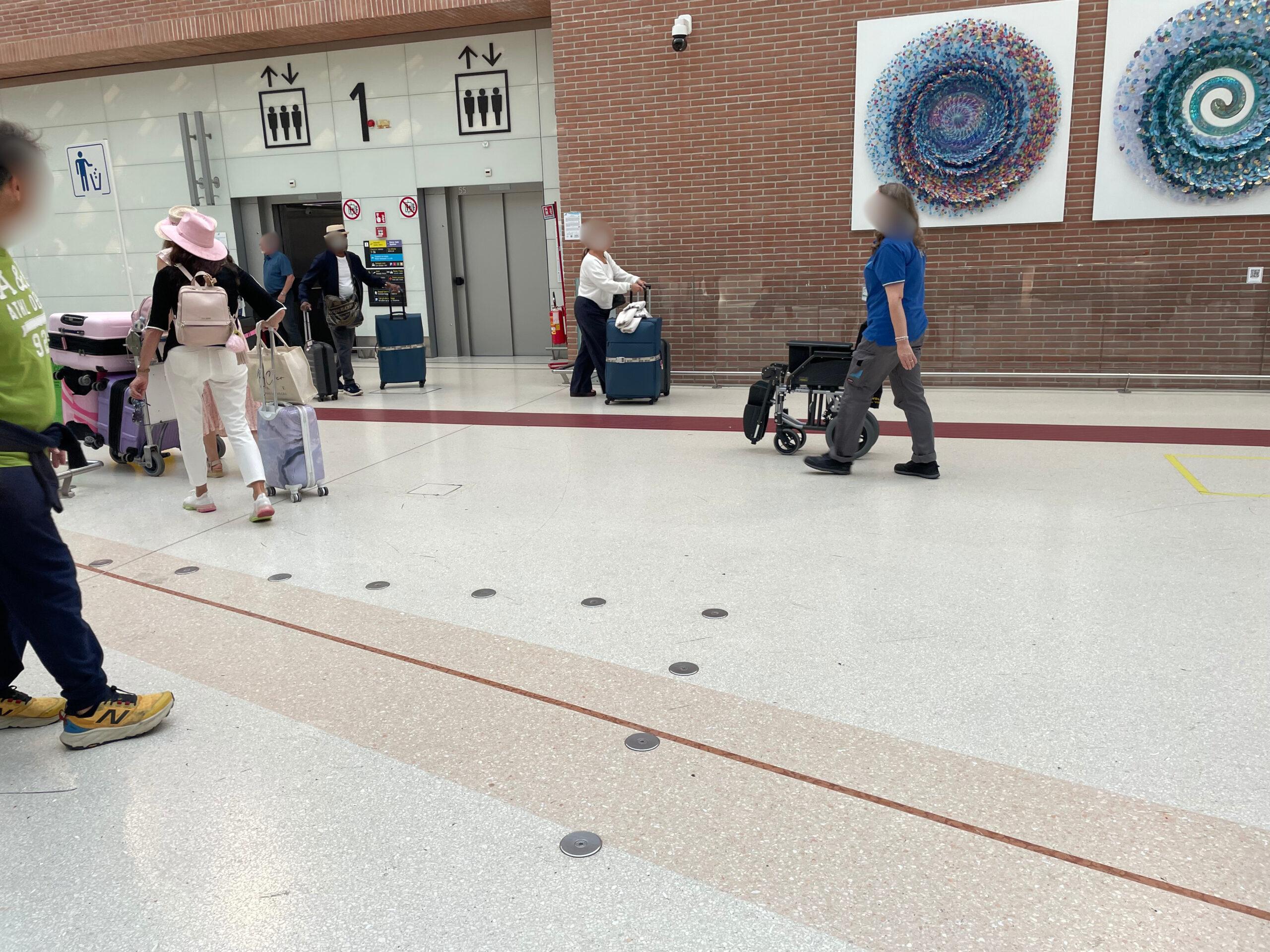 Venezianischer Terrazzo am Flughafen, Pflegeempfehlung mit dem System für Terrazzoboden von Fila Solutions.